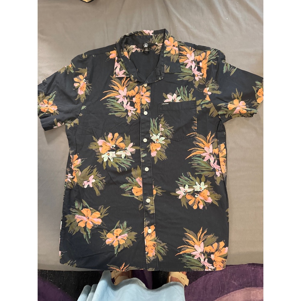 Volcom Product Type Mens M A0402102 Black Floral Button-down EUC